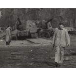 Tankok, romos házak Budapesten az 1956-os forradalom után, Magyarország, Pest, szabadságharc, katonai járművek, utcakép, helytörténet, 1956., 1950-es évek, Eredeti fotó, papírkép.   