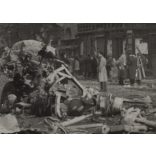 Tankok, romos házak Budapesten az 1956-os forradalom után, Magyarország, Pest, szabadságharc, katonai járművek, utcakép, helytörténet, 1956., 1950-es évek, Eredeti fotó, papírkép.   