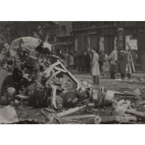 Tankok, romos házak Budapesten az 1956-os forradalom után, Magyarország, Pest, szabadságharc, katonai járművek, utcakép, helytörténet, 1956., 1950-es évek, Eredeti fotó, papírkép.   