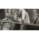 Katonai jármű roncsok az 1956-os forradalom után, Magyarország, Budapest, szabadságharc, motor, emberek, helytörténet, 1956., 1950-es évek, Eredeti fotó, papírkép.   