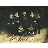 Magyar, K.u.K. tengerészek egyenruhában, Pola, haditengerészet, katona, bajusz, 1904., 1900-as évek, Eredeti képeslap fotó Nagyszebenbe (Erdély) címezve, német nyelven írva, papírkép gyűrődéssel. 