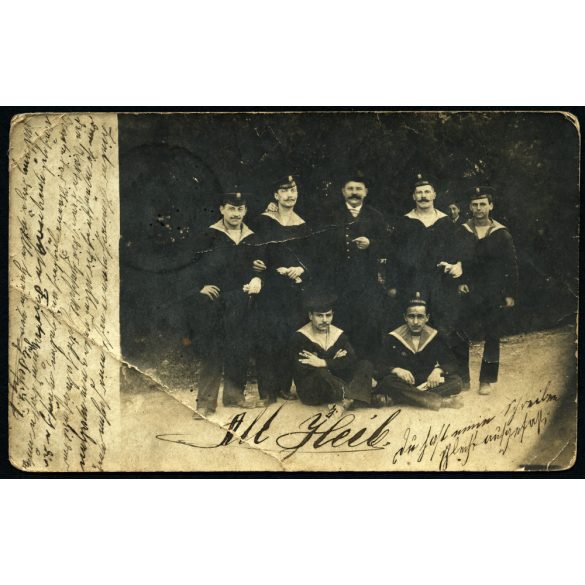 Magyar, K.u.K. tengerészek egyenruhában, Pola, haditengerészet, katona, bajusz, 1904., 1900-as évek, Eredeti képeslap fotó Nagyszebenbe (Erdély) címezve, német nyelven írva, papírkép gyűrődéssel. 