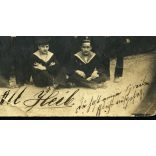 Magyar, K.u.K. tengerészek egyenruhában, Pola, haditengerészet, katona, bajusz, 1904., 1900-as évek, Eredeti képeslap fotó Nagyszebenbe (Erdély) címezve, német nyelven írva, papírkép gyűrődéssel. 