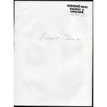 Nagyobb méret, Szendrő István fotóművészeti alkotása, sióagárdi népviseletben, Tolna megye, Gyöngyösbokréta mozgalom, népviselet, korsó, kendő, kalap, minta, 1930-as évek. 