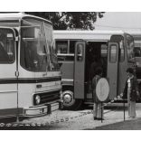 Nagyobb méret. Az Ikarus járművei autókiállításon, Magyarország, utcakép, járművek, közlekedés, közlekedéstörténet, buszok, 1970-s évek, Eredeti fotó, papírkép.   