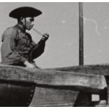 Nagyobb méret, Szendrő István fotóművészeti alkotása, lovász lóháton, népviselet, állatok, itató, kalap, pipa, 1930-as évek. Eredeti, pecséttel jelzett fotó, papírkép, Agfa Brovira papíron. 