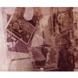 Kislány a játékbolt kirakatánál, lemezjáték, baba, Csiga Biga társasjáték, üzlet, szocializmus, 1950-es évek, Eredeti fotó, papírkép. 