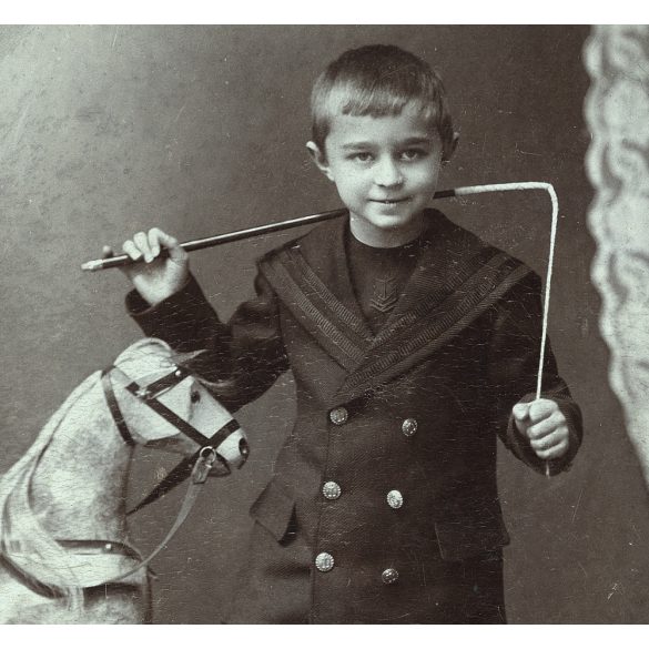 Piétsch műterem, Szabadka, Vajdaság, kisfiú hintalóval, ostorral, matrózblúz, játék, Szalaczi Sándor, monarchia, helytörténet, 1890-es évek, Eredeti kabinetfotó. 