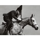 Nagyobb méret, Szendrő István fotóművészeti alkotása, díjugratás Budapesten, Rapaics Dániel a nyeregben, verseny, lóverseny, lovassport, feliratok, 1930-as évek. 