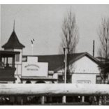 Nagyobb méret, Szendrő István fotóművészeti alkotása, díjugratás Budapesten, Bujnovszky István, a verseny győztese a lovon, lóverseny, lovassport, állat, 1930-as évek. 