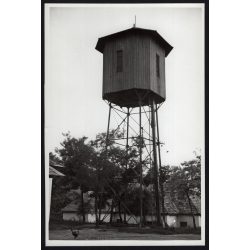   Nagyobb méret, Szendrő István fotóművészeti alkotása, a pusztaszabolcsi víztorony, Pusztaszabolcs, Fejér megye, épület, 1930-as évek. Eredeti, pecséttel jelzett fotó, papírkép.