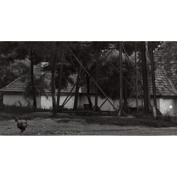 Nagyobb méret, Szendrő István fotóművészeti alkotása, a pusztaszabolcsi víztorony, Pusztaszabolcs, Fejér megye, épület, 1930-as évek. Eredeti, pecséttel jelzett fotó, papírkép.