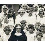 Nagyobb méret, elsőáldozó lányok apácákkal, szerzetes, pap, egyház, ünnep, Horthy-korszak, helytörténet, 1920-as évek, Eredeti fotó, papírkép.  