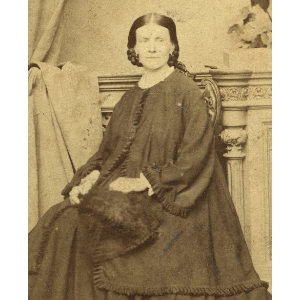 Schaffer és Réty műterem, Pest, elegáns hölgy portréja, monarchia, 1860-as évek, Eredeti CDV, korai vizitkártya fotó.  