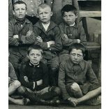 Maksay fényképész, Mezőtúr, osztálykép Sipos Antal tanító úrral, iskola, Horthy-korszak, helytörténet, Jász-Nagykun-Szolnok megye, 1932, 1930-as évek, Eredeti fotó, papírkép, a hátulján a szereplők ne