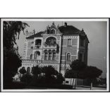 Nagyobb méret, Szendrő István fotóművészeti alkotása, a magyaróvári Postapalota, Óvári posta, Mosonmagyaróvár, Győr-Moson-Sopron megye, épület, építészet, utcakép, 1930-as évek. 