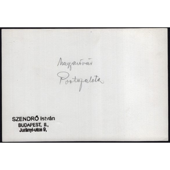 Nagyobb méret, Szendrő István fotóművészeti alkotása, a magyaróvári Postapalota, Óvári posta, Mosonmagyaróvár, Győr-Moson-Sopron megye, épület, építészet, utcakép, 1930-as évek. 