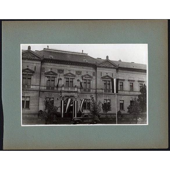Nagyobb méret, Szatmárnémeti, Erdély, a Magyar Királyi Államvasutak Fiúnevelő Intézetének és Árvaházának épülete.  1941. szeptember 12., Horthy-korszak, 2. világháború,