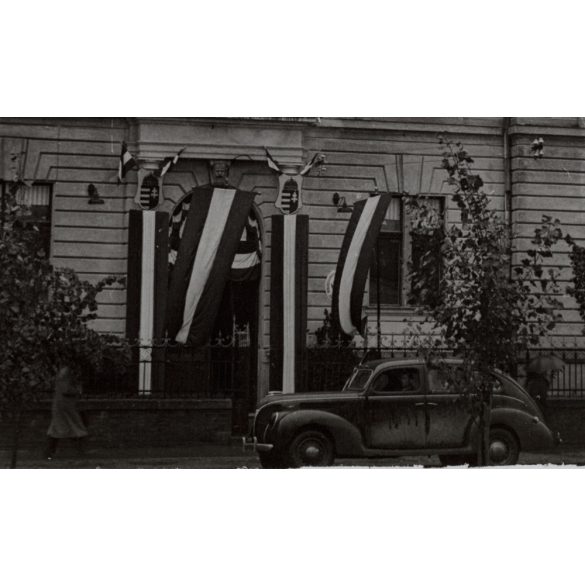 Nagyobb méret, Szatmárnémeti, Erdély, a Magyar Királyi Államvasutak Fiúnevelő Intézetének és Árvaházának épülete.  1941. szeptember 12., Horthy-korszak, 2. világháború,