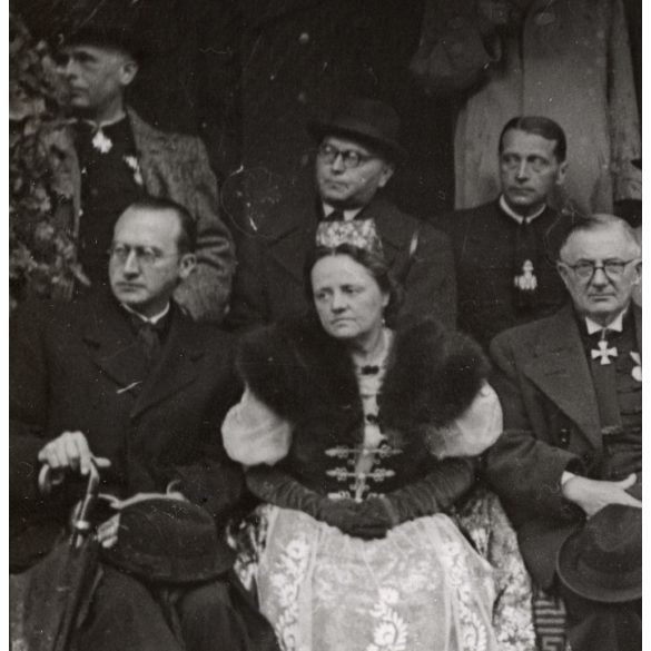 Nagyobb méret, Szatmárnémeti, Erdély, a Magyar Királyi Államvasutak Fiúnevelő Intézetének és Árvaházának megnyitója. A résztvevők között híres nemesek, politikusok és egyházi vezetők, 1941. 