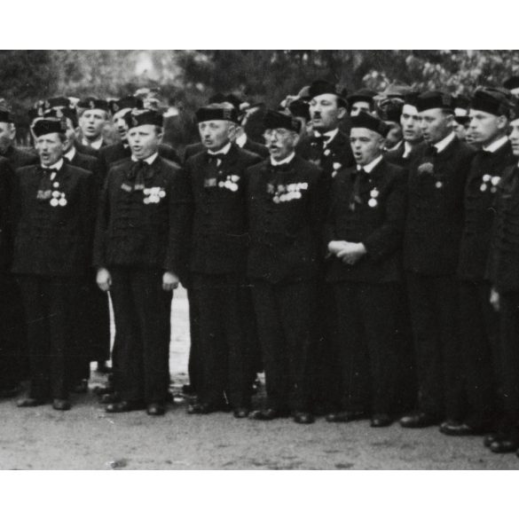 Nagyobb méret, Szatmárnémeti, Erdély,  kórus(?), karmesterrel, Horthy-korszak, 2. világháború, kitüntetések, helytörténet, 1941. szeptember 12., 1940-es évek,