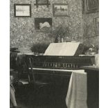 Úri társaság Jacob Czapka zongorával, Mátranovák, hangszer, lakásbelső, Horthy-korszak, helytörténet, Nógrád megye, 1933, 1930-as évek, Eredeti fotó, papírkép. 