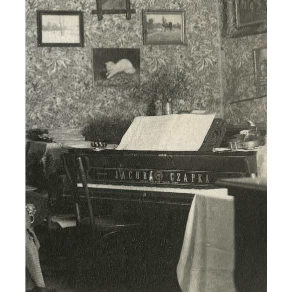 Úri társaság Jacob Czapka zongorával, Mátranovák, hangszer, lakásbelső, Horthy-korszak, helytörténet, Nógrád megye, 1933, 1930-as évek, Eredeti fotó, papírkép. 