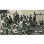 Fürdőző társaság, Balatonlelle, fürdő, strand, Balaton, kommunizmus, Somogy megye, 1947, 1940-es évek, Eredeti fotó, hátulján feliratozott papírkép. 