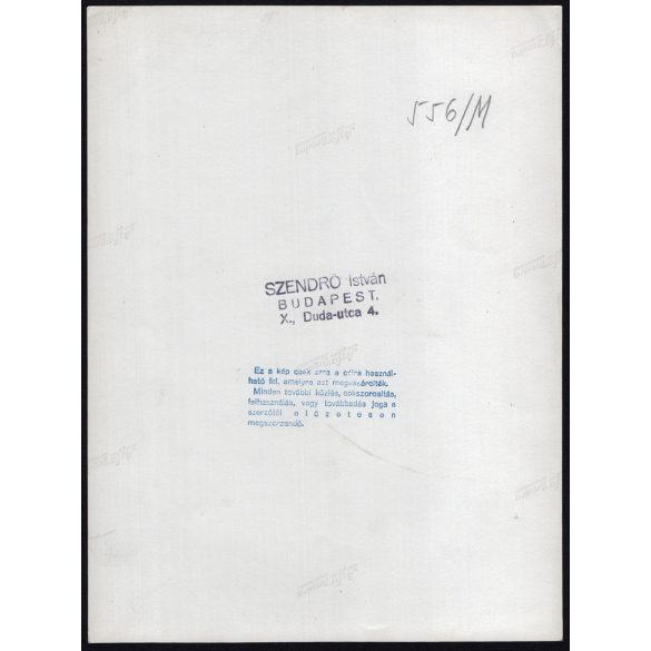 Nagyobb méret, Szendrő István fotóművészeti alkotása, férfi lóháton, pipával, népviselet, kalap, mellény, öv, 1930-as évek. Eredeti, pecséttel jelzett fotó, papírkép, Agfa Brovira papíron. 