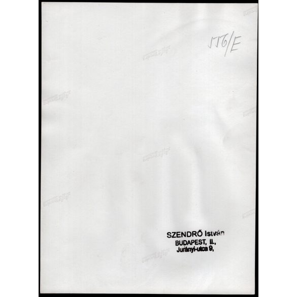 Nagyobb méret, Szendrő István fotóművészeti alkotása, lovász lóháton, ostorral, népviselet, kalap, mellény, 1930-as évek. Eredeti, pecséttel jelzett fotó, papírkép, Agfa Brovira papíron.