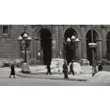 Nagyobb méret, Szendrő István fotóművészeti alkotása, a Magyar Állami Operaház télen, Budapest, 1930-as évek. Eredeti, pecséttel jelzett fotó, papírkép, Agfa Brovira papíron. 