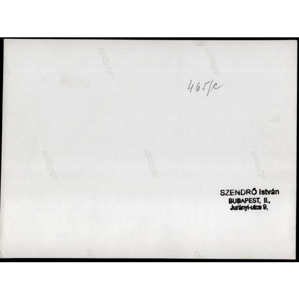 Nagyobb méret, Szendrő István fotóművészeti alkotása, a Magyar Állami Operaház télen, Budapest, 1930-as évek. Eredeti, pecséttel jelzett fotó, papírkép, Agfa Brovira papíron. 