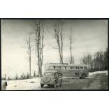 Ikarus 30 autóbusz a havas úton,  Fiat Topolino gépkocsi, jármű, közlekedés, kommunizmus., 1950-es évek, Eredeti fotó, papírkép. 