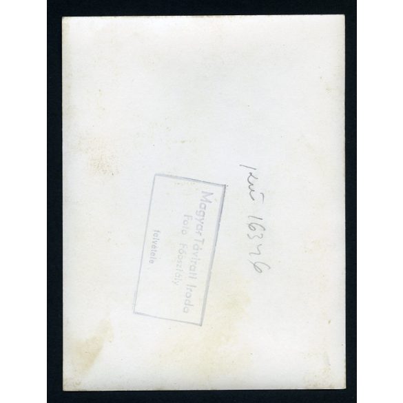 Magyar Távirati Iroda fotó, lánctalpas Dutra traktorok a földeken, mezőgazdaság, jármű, 1950-es évek, szocializmus, Eredeti fotó, hátulján feliratozott, pecséttel ellátott papírkép.  