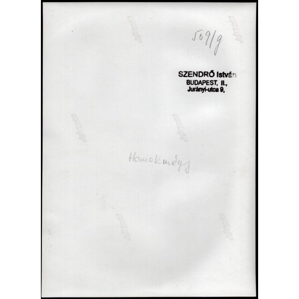 Nagyobb méret, Szendrő István fotóművészeti alkotása, lányok homokmégyi népviseletben, Gyöngyösbokréta mozgalom, Homokmégy, Bács-Kiskun megye, népviselet, párna, szoknya, kendő, 1930-as évek. 