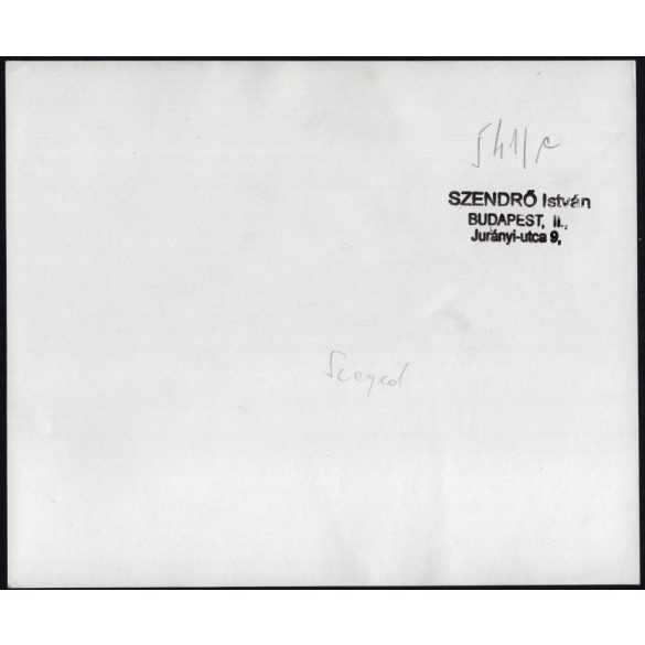 Nagyobb méret, Szendrő István fotóművészeti alkotása, munka a szegedi paprikamalomban (?), Szeged, Csongrád-Csanád megye, 1930-as évek. Eredeti, pecséttel jelzett fotó, papírkép. 