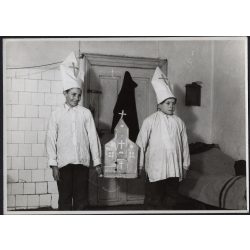   Gyerekek karácsonyi előadása, díszlet, templom, Horthy-korszak, egyház, vallás, helytörténet, 1930-as évek, Eredeti fotó, papírkép.   