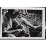 Aratókoszorú készítése búzaszárból, Magyarország, néprajz, mezőgazdaság,  vidék, falu, Horthy-korszak, helytörténet, 1930-as évek, Eredeti fotó, papírkép.  