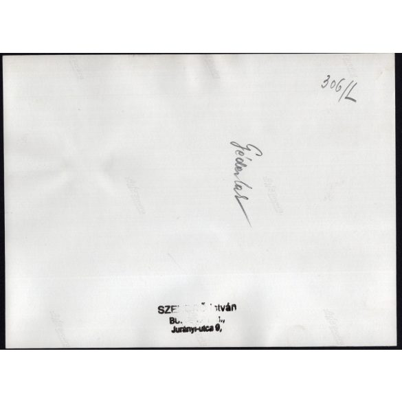 Nagyobb méret, Szendrő István fotóművészeti alkotása, fiatalok géderlaki népviseletben, Gyöngyösbokréta mozgalom, Géderlak, Bács-Kiskun megye, népviselet, kalap, szoknya, minta, kendő, 1930-as évek. 