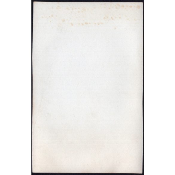 Fiatal hölgy vászonnal, Magyarország, vidék, utcakép, Horthy-korszak, népviselet, szoknya, kendő, helytörténet, 1930-as évek, Eredeti fotó, papírkép.   