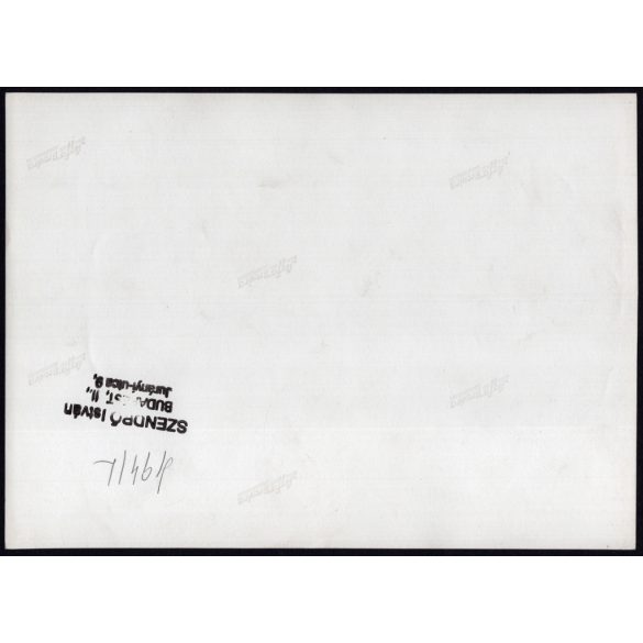 Nagyobb méret, Szendrő István fotóművészeti alkotása, balerinák, szoknyában a Margit-szigeten, árnyék, 1930-as évek. Eredeti, pecséttel jelzett fotó, papírkép, Agfa Brovira papíron. 