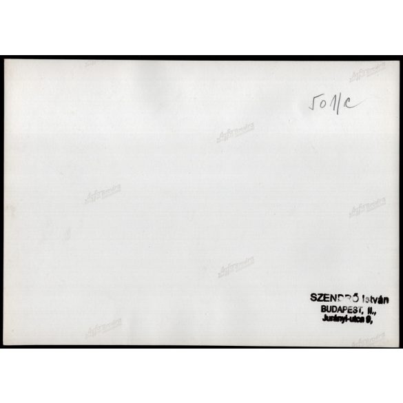 Nagyobb méret, Szendrő István fotóművészeti alkotása, balerinák napernyővel, szoknya, 1930-as évek. Eredeti, pecséttel jelzett fotó, papírkép, Agfa Brovira papíron. 