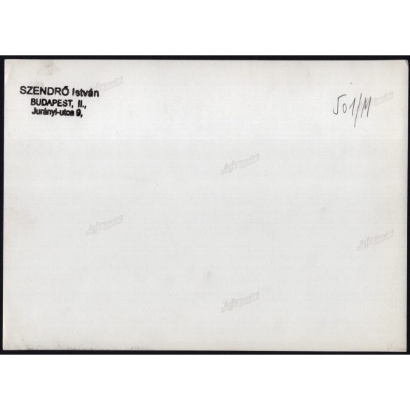 Nagyobb méret, Szendrő István fotóművészeti alkotása, balerinák a levegőben, 1930-as évek. Eredeti, pecséttel jelzett fotó, papírkép, Agfa Brovira papíron. 