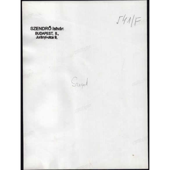 Nagyobb méret, Szendrő István fotóművészeti alkotása, szegedi paprika üzem, Szeged, Csongrád-Csanád, 1930-as évek. Eredeti, pecséttel jelzett fotó, papírkép, Agfa Brovira papíron. 