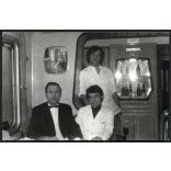 Utasellátó, pincérek egy első osztályú  győri WR 200-as étkezőkocsiban, vonat, vasút, jármű, közlekedés, vendéglátás, 1960-as évek, szocializmus, Eredeti fotó, papírkép.  