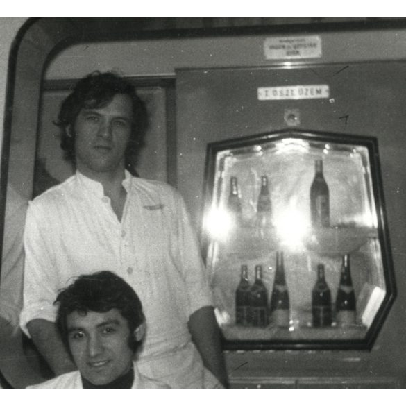 Utasellátó, pincérek egy első osztályú  győri WR 200-as étkezőkocsiban, vonat, vasút, jármű, közlekedés, vendéglátás, 1960-as évek, szocializmus, Eredeti fotó, papírkép.  