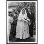 Hajdu Anna (jelmeztervező, grafikus, később Dr. Kovács Péter néprajzkutató felesége) esküvője napján, Tiszacsege, menyasszony, 1942, 1940-es évek, Hajdu-Bihar megye, Horthy-korszak, Eredeti fotó, papí
