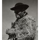 Öreg pásztor, subában, pipával, Magyarország, Horthy-korszak, népviselet, kalap, bajusz, helytörténet, 1930-as évek, Eredeti fotó, papírkép.   