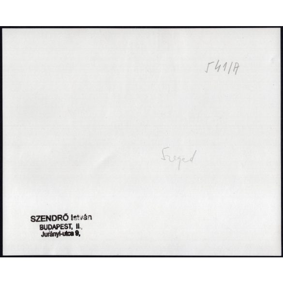 Nagyobb méret, Szendrő István fotóművészeti alkotása, a szegedi paprikagyár, daráló(?) gépezetei, Szeged, Csongrád-Csanád megye, 1930-as évek. Eredeti, pecséttel jelzett fotó, papírkép. 