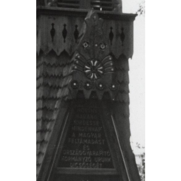Harangláb Horthy Miklóst éltető felirattal, emlékmű Szatmárnémetiben, Erdély, Horthy-korszak, 2. világháború, emlékmű, felirat, helytörténet, 1941, 1940-es évek, Eredeti fotó, kartonra kasírozott papí